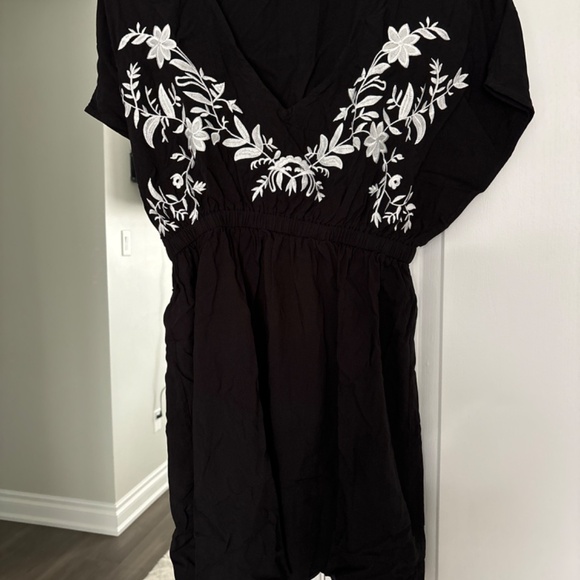 Brand new CUPSHE DRESSES - Picture 4 of 5